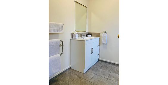 Queen Studio Unit bathroom